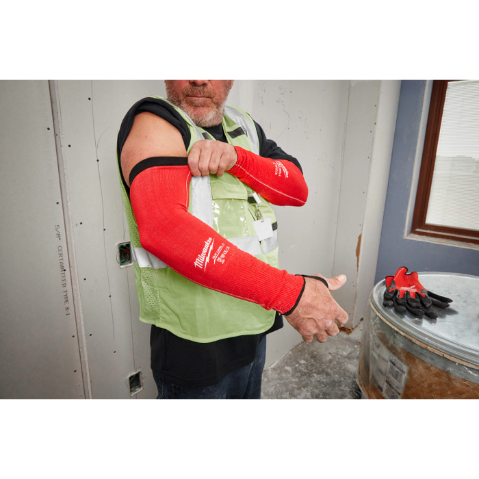 MILWAUKEE 48-73-9031 18" Cut Level 3 Protective Sleeves MILWAUKEE 48-73-9031 18" Cut Level 3 Protective Sleeves