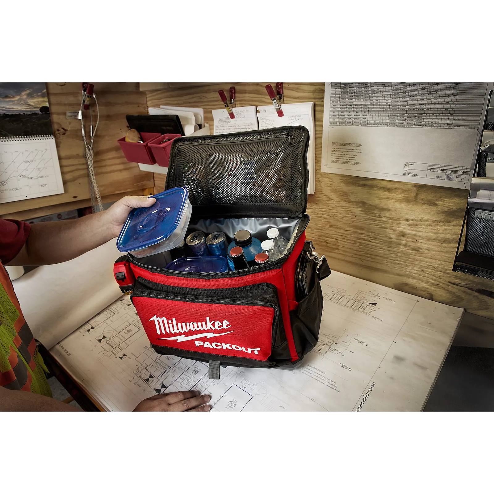 MILWAUKEE 48-22-8302 , PACKOUT™ Cooler