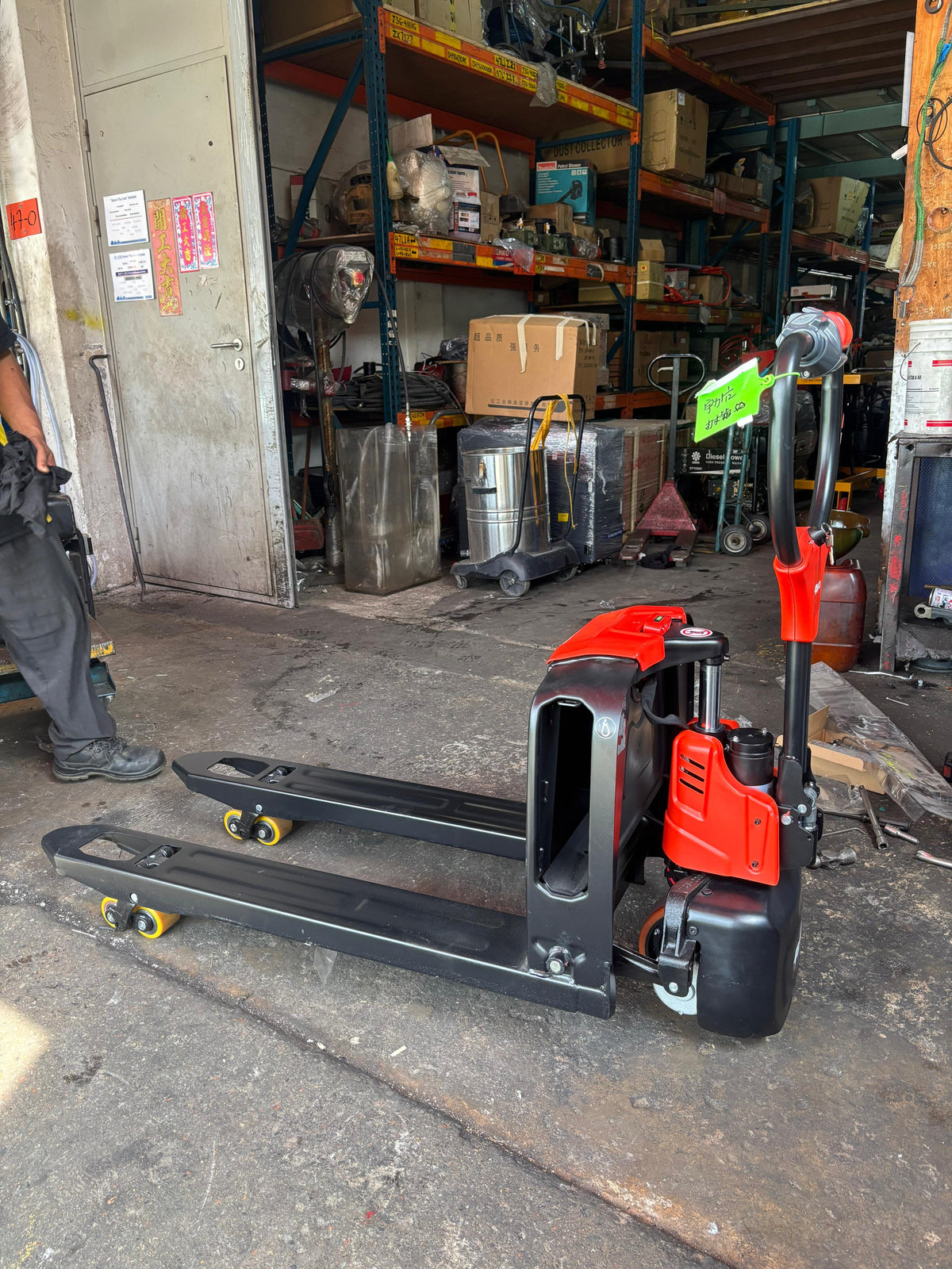 AIKO ELECTRICAL PALLET TRUCK 1.5 TON WITH 1 BATTERY (560MM X 1150MM) F4 | MODEL: PT-AIKO-F4-N
