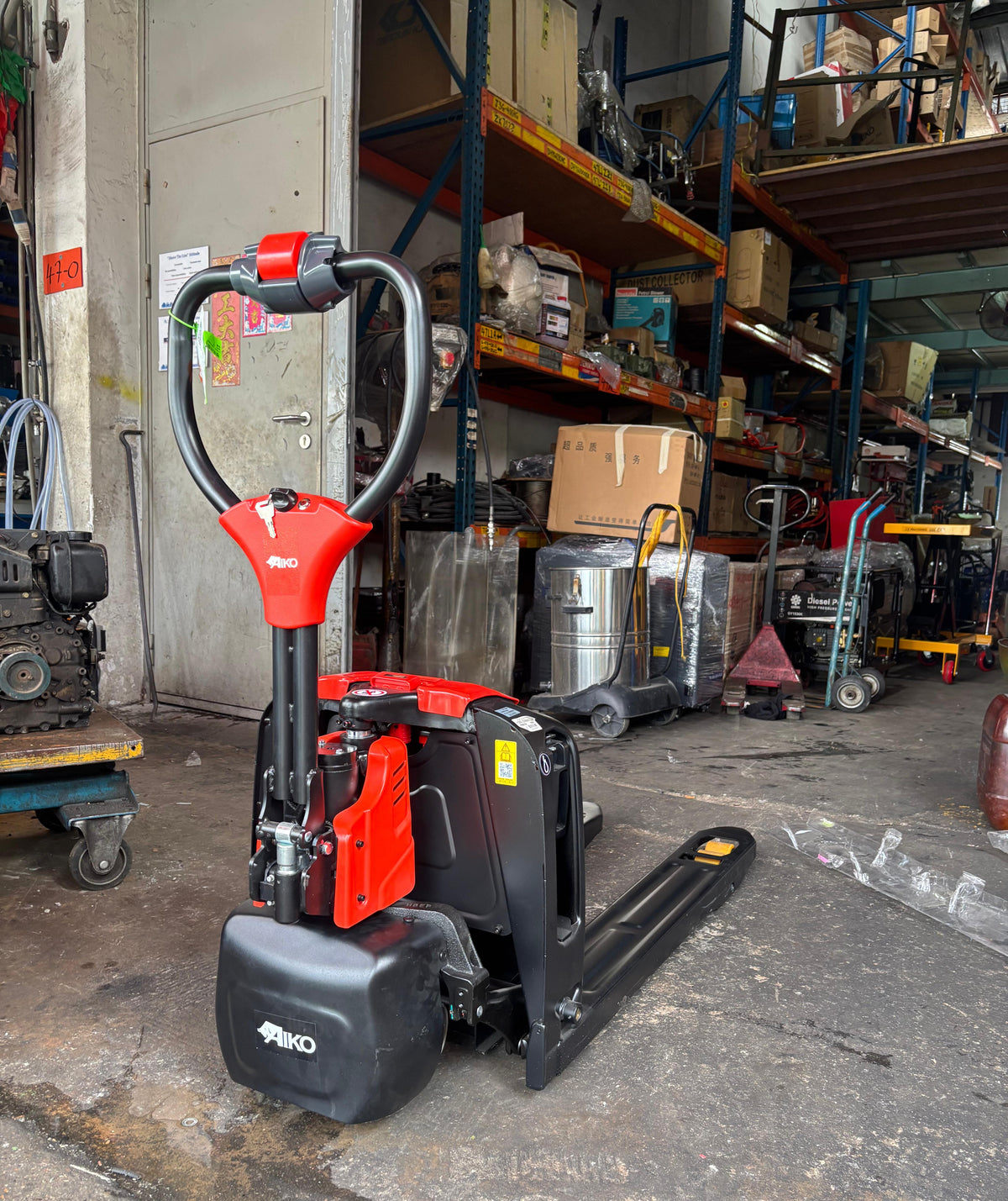 AIKO ELECTRICAL PALLET TRUCK 1.5 TON WITH 1 BATTERY (560MM X 1150MM) F4 | MODEL: PT-AIKO-F4-N