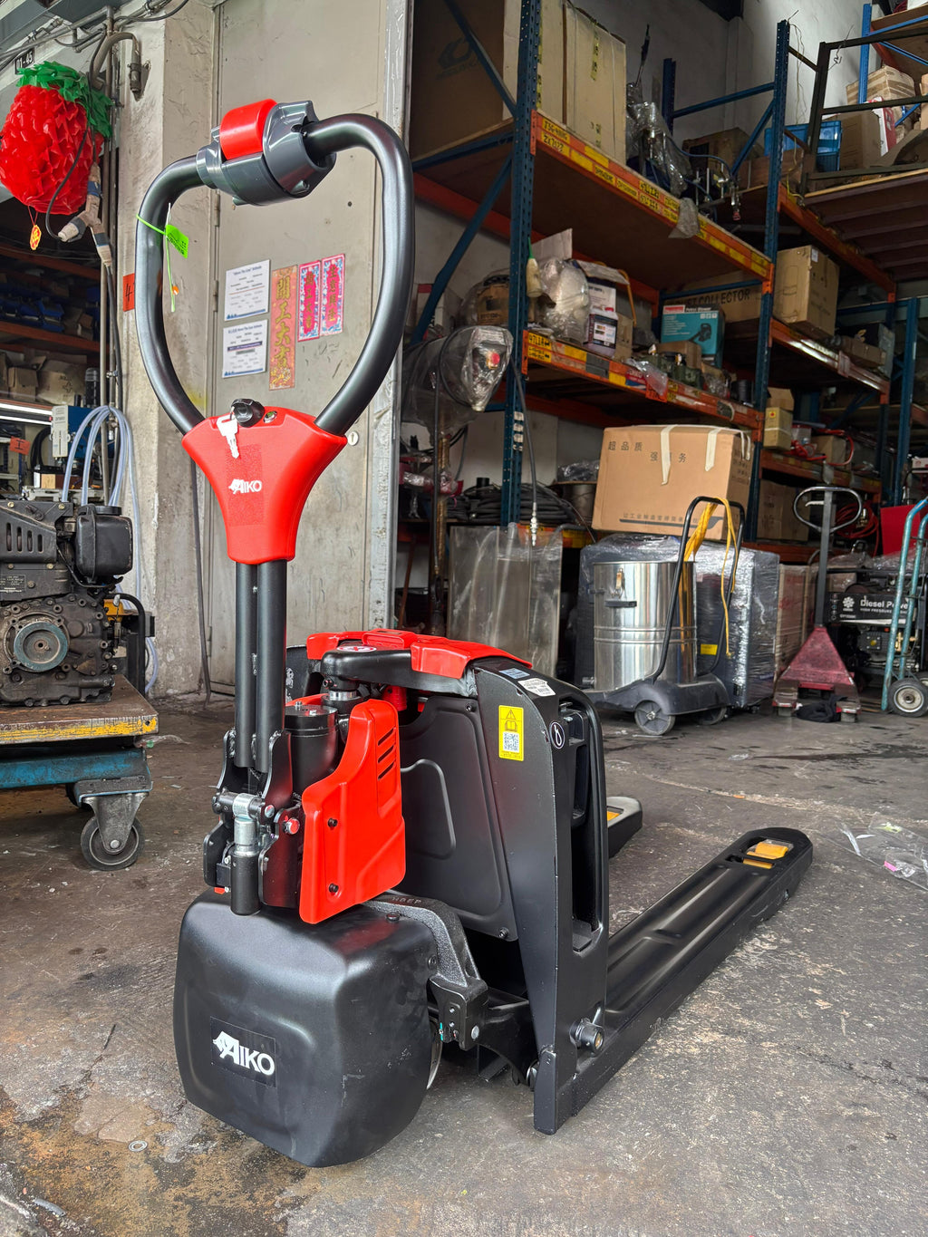 AIKO ELECTRICAL PALLET TRUCK 1.5 TON WITH 1 BATTERY (560MM X 1150MM) F4 | MODEL: PT-AIKO-F4-N