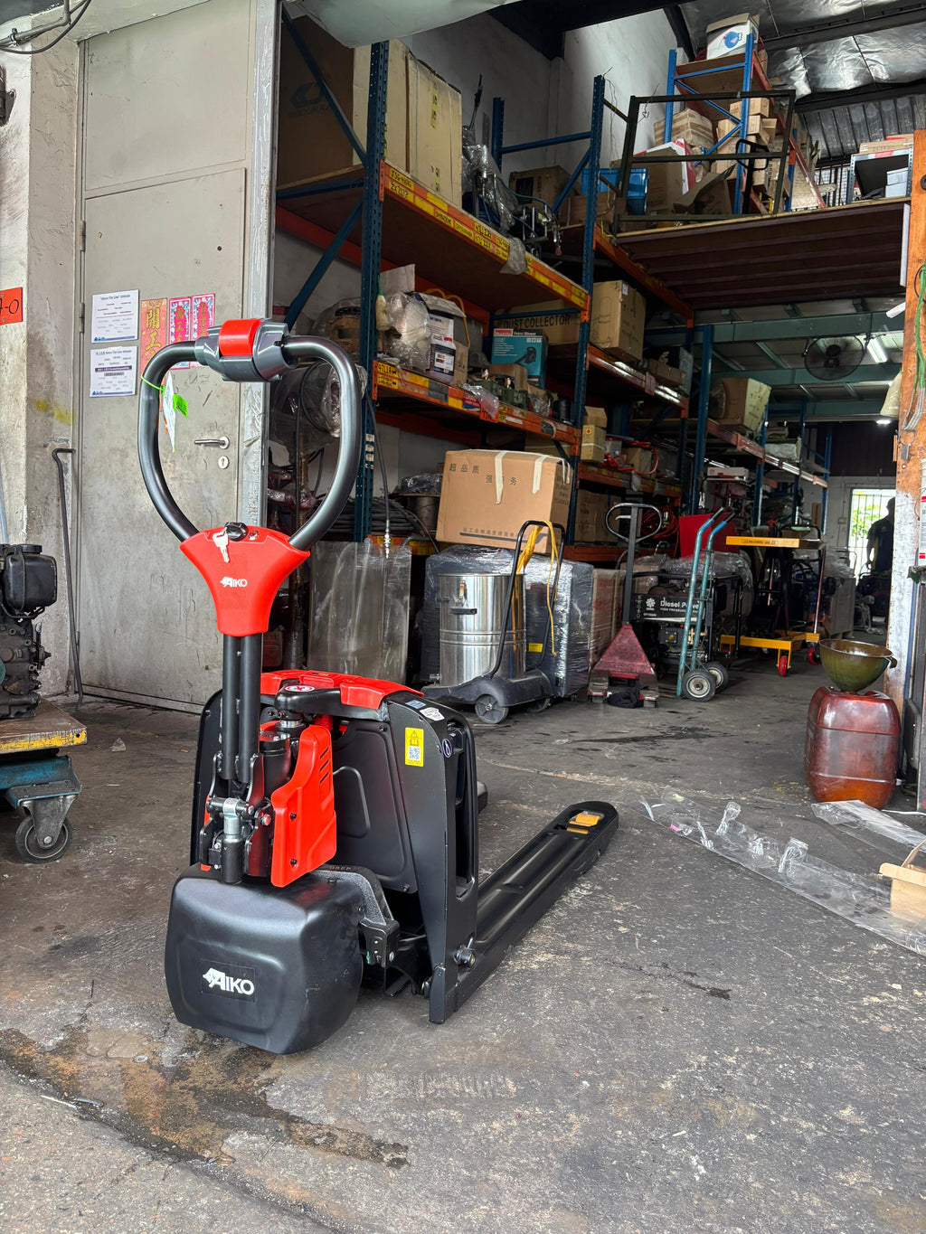 AIKO ELECTRICAL PALLET TRUCK 1.5 TON WITH 1 BATTERY (560MM X 1150MM) F4 | MODEL: PT-AIKO-F4-N