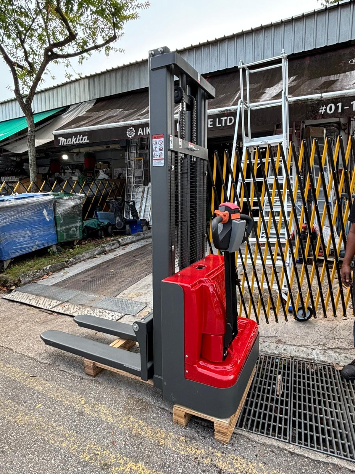AIKO FULLY ELECTRIC STACKER 1.5 TON 3M FOR OPEN PALLET | MODEL: PT-AIKO1530-N