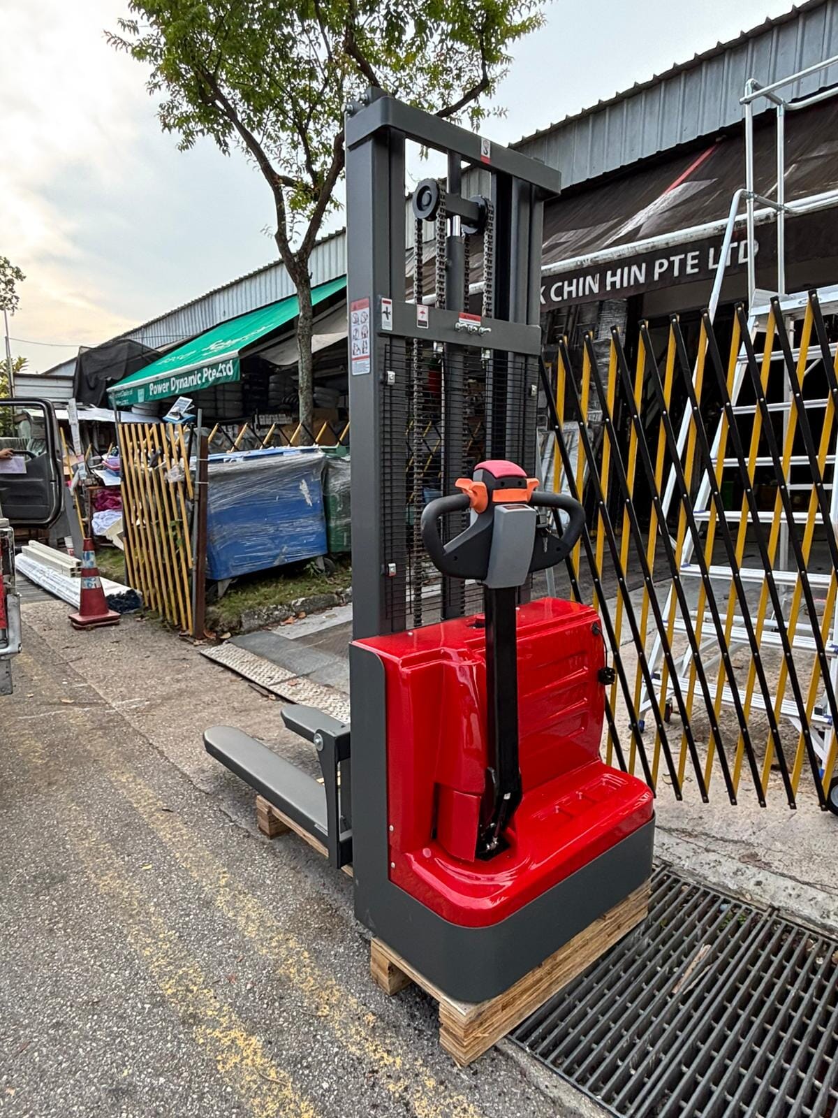 AIKO FULLY ELECTRIC STACKER 1.5 TON 3M FOR OPEN PALLET | MODEL: PT-AIKO1530-N