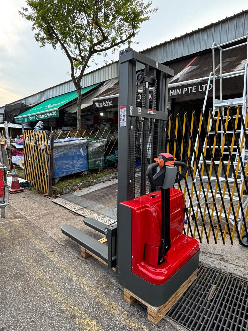 AIKO FULLY ELECTRIC STACKER 1.5 TON 3M FOR OPEN PALLET | MODEL: PT-AIKO1530-N