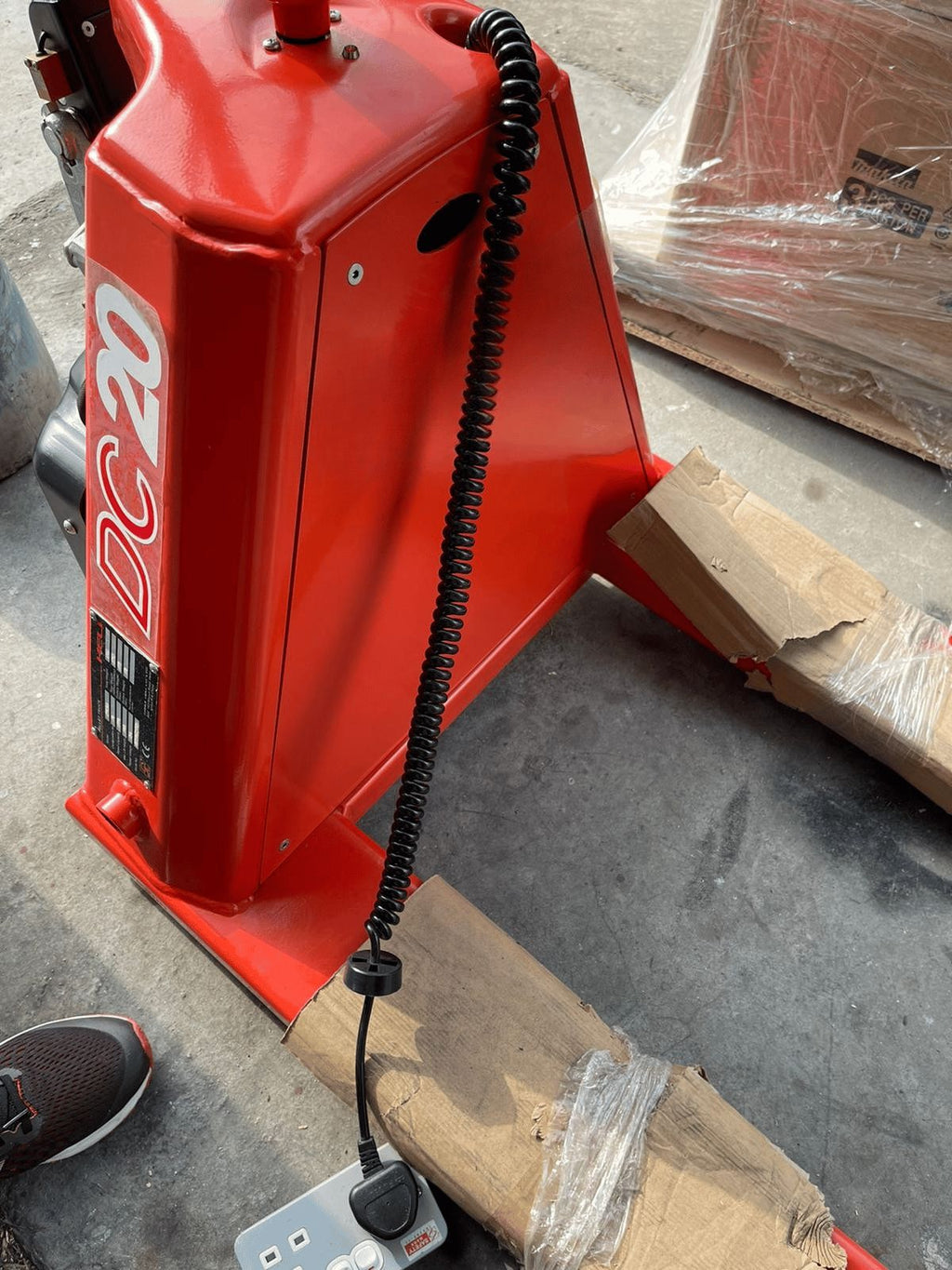 AIKO BATTERY PALLET TRUCK 2 T WIDE SEMI-ELECTRIC RED | MODEL : PT-BCD20J-B