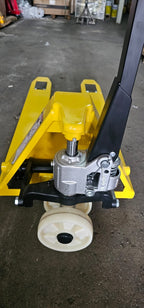 AIKO PALLET TRUCK 2TON 540*1150 51MM SINGLE NYLON - SUPER LOW | MODEL: PT-CBY2N-550L