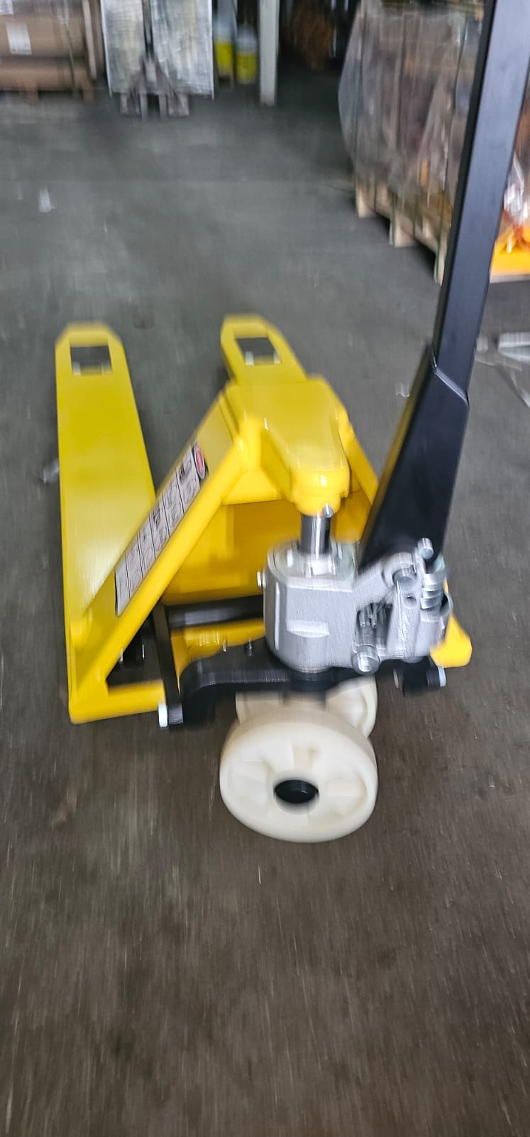 AIKO PALLET TRUCK 2TON 540*1150 51MM SINGLE NYLON - SUPER LOW | MODEL: PT-CBY2N-550L