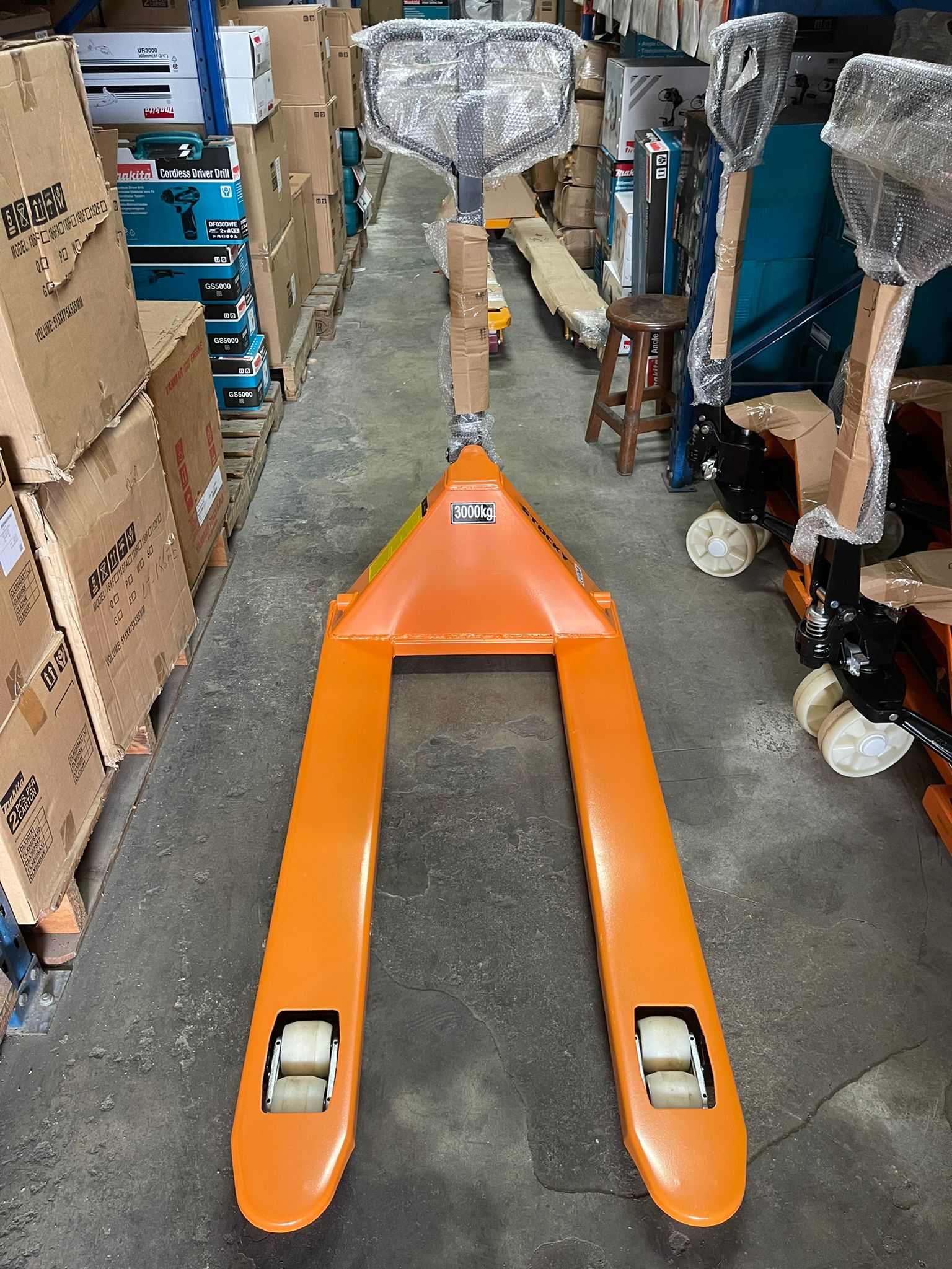 AIKO 3T 685*1220*85MM CBY SERIES DOUBLE NYLON PALLET TRUCK | MODEL : PT-CBY3N-685-2 Secondary image