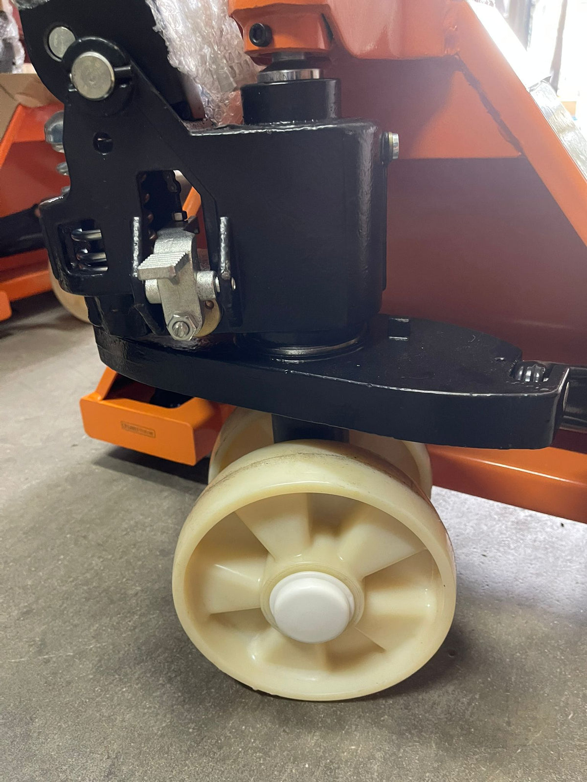 AIKO 3T 685*1220*85MM CBY SERIES DOUBLE NYLON PALLET TRUCK | MODEL : PT-CBY3N-685-2