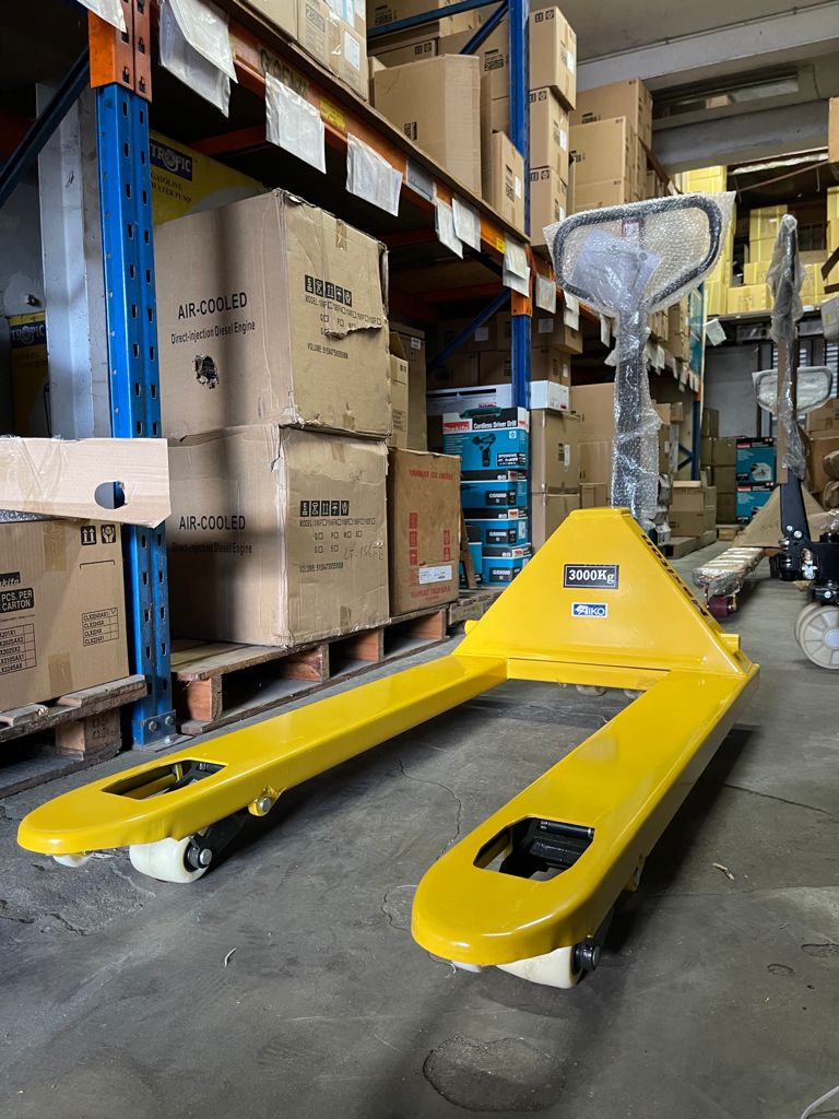 AIKO 3TON PALLET TRUCK 685*1220*85MM SINGLE NYLON YELLOW HAND | MODEL : PT-CBY3N-685