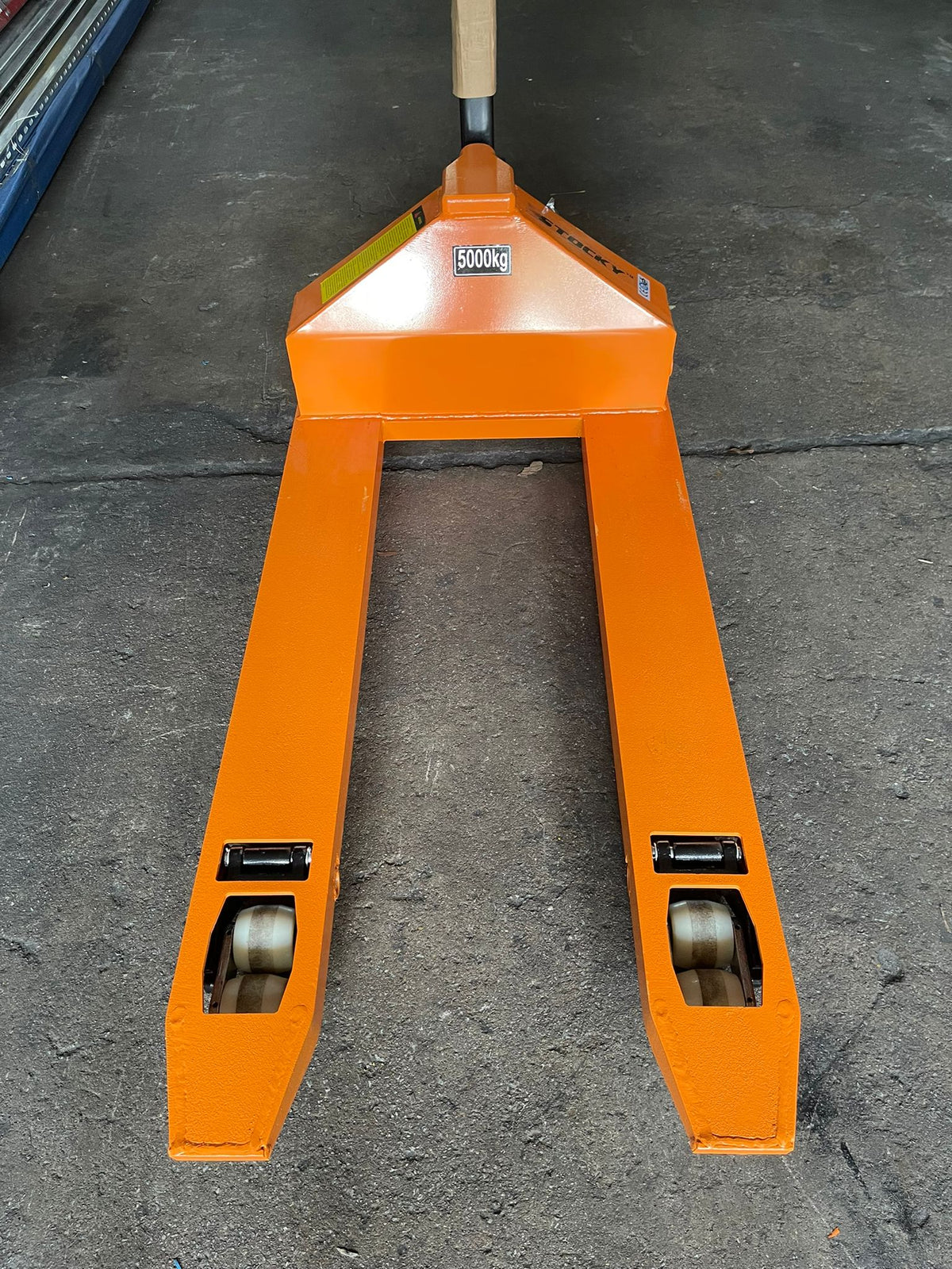 AIKO PALLET TRUCK 5T 660*1220 DOUBLE NYLON (FORK 85-200MM WHEEL 80*70MM) #WDF | MODEL: PT-CBY5N