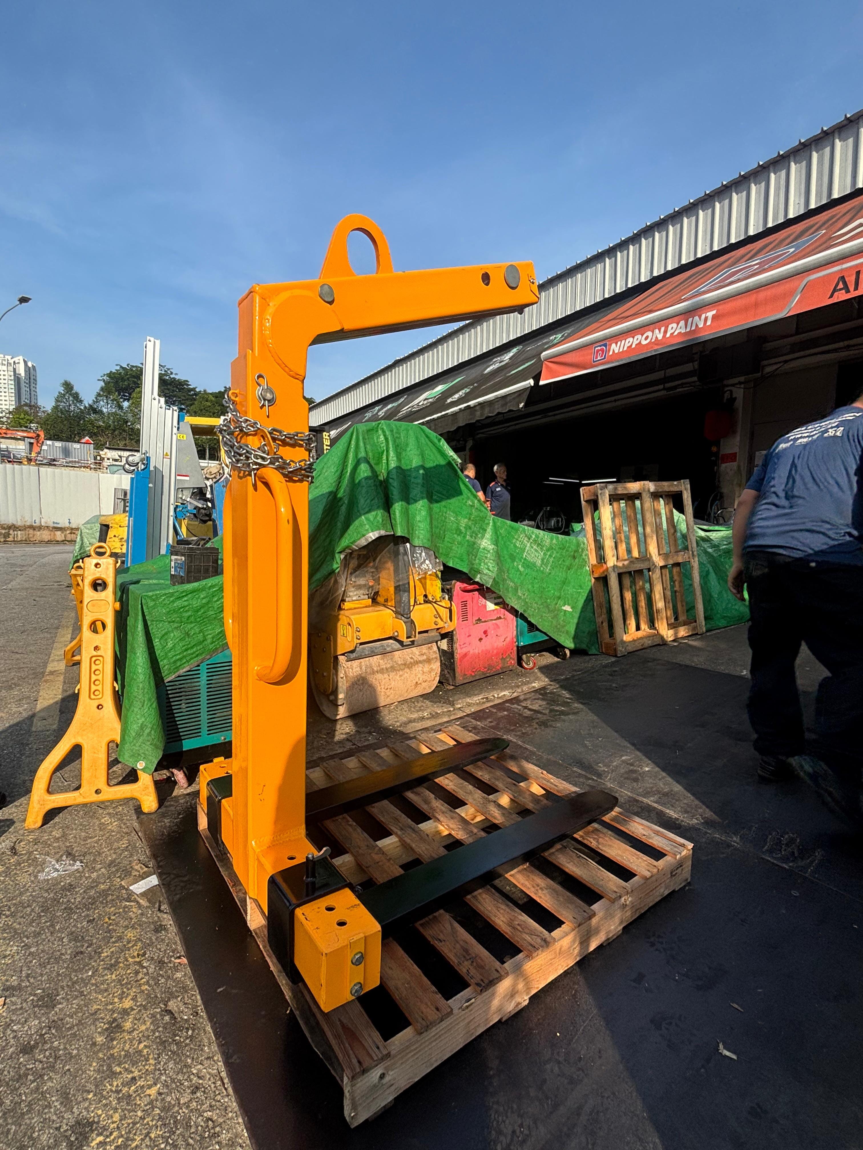 AIKO 2 TON SELF-BALANCING HEAD CRANE FORK PALLET LIFTER | MODEL : PT-CY20 (PALLET MUST BE 1M LENGTH) Secondary image