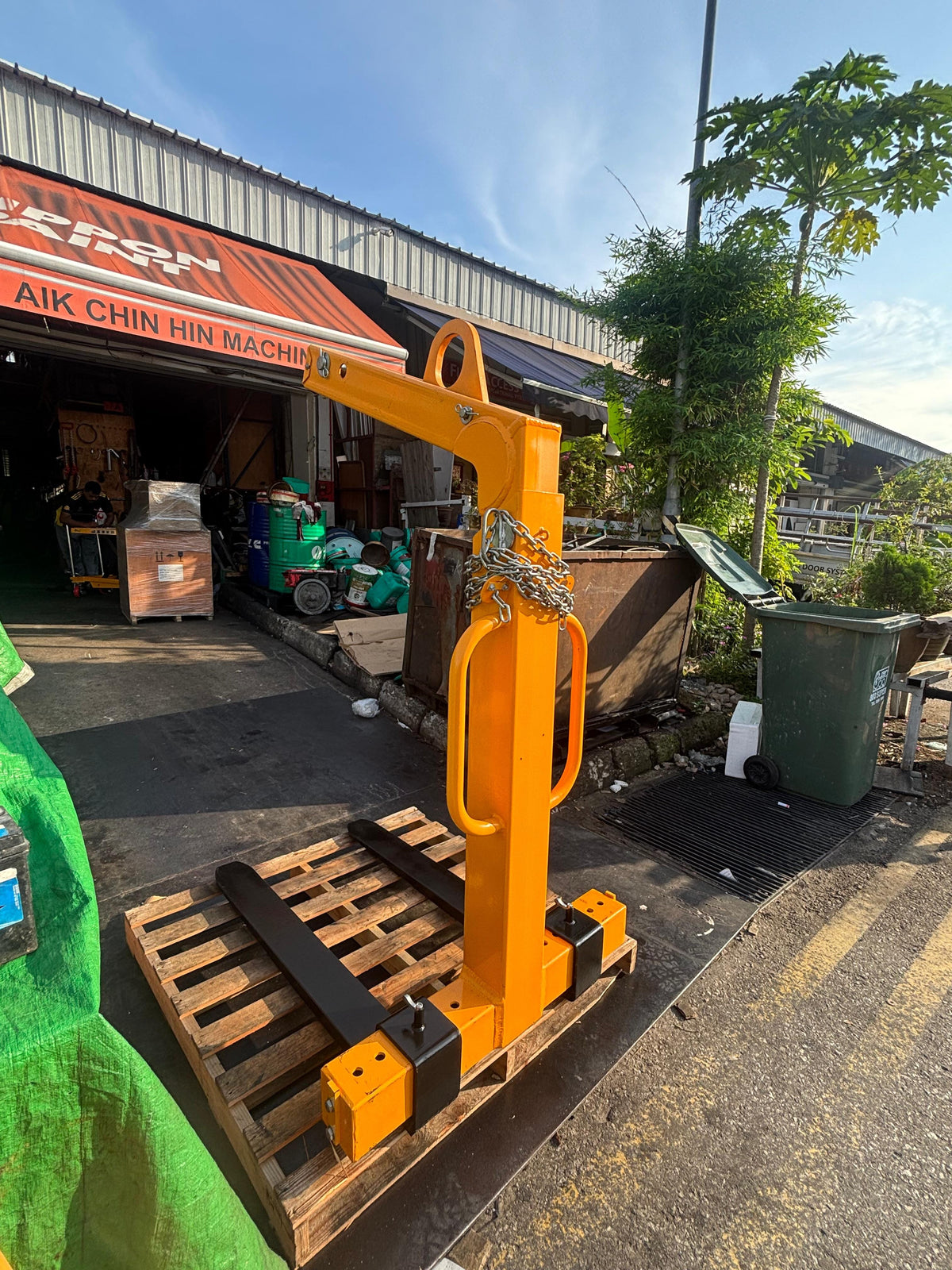 AIKO 2 TON SELF-BALANCING HEAD CRANE FORK PALLET LIFTER | MODEL : PT-CY20 (PALLET MUST BE 1M LENGTH)