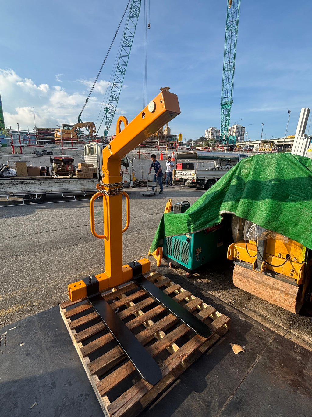 AIKO 2 TON SELF-BALANCING HEAD CRANE FORK PALLET LIFTER | MODEL : PT-CY20 (PALLET MUST BE 1M LENGTH)