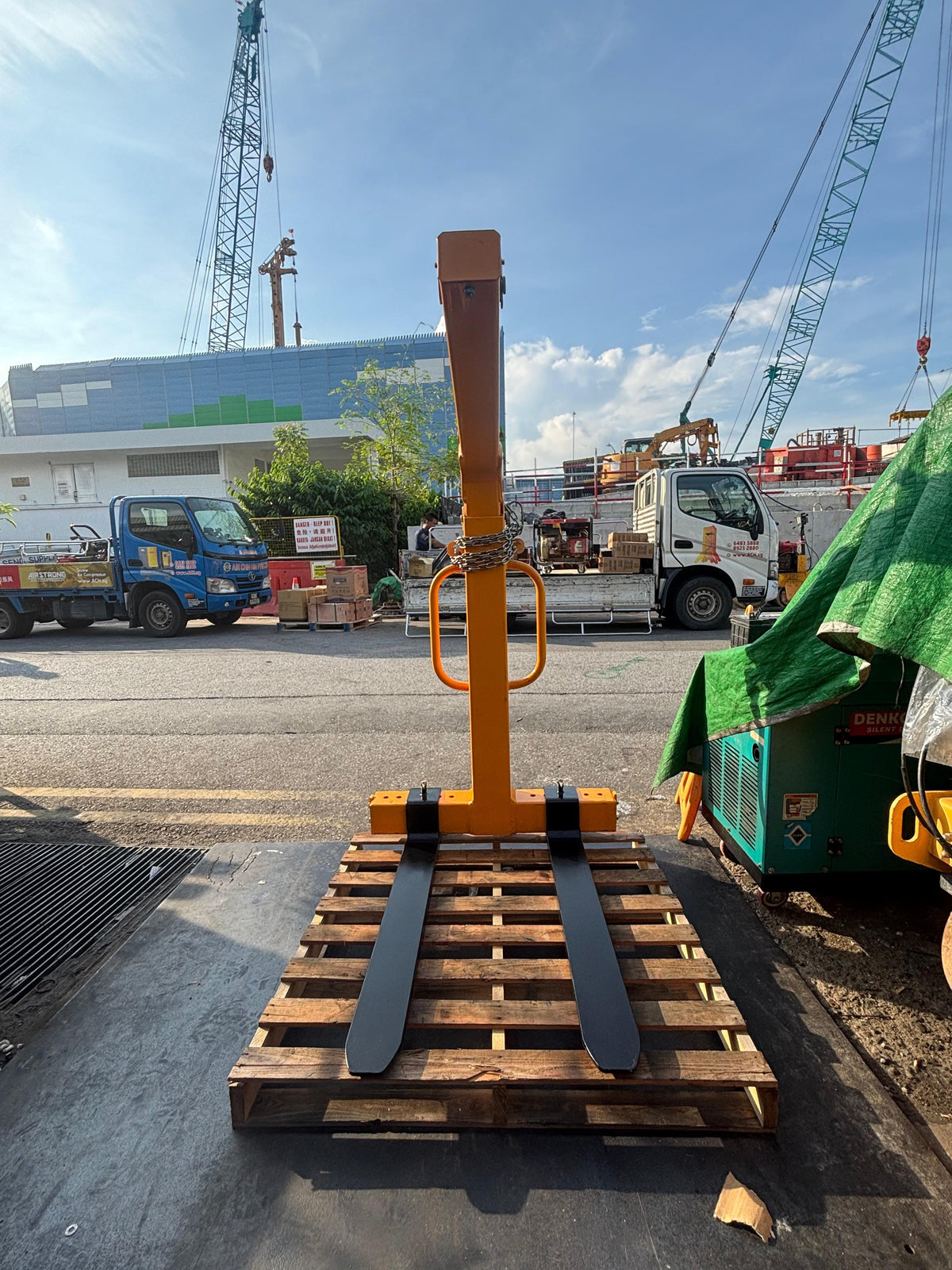 AIKO 2 TON SELF-BALANCING HEAD CRANE FORK PALLET LIFTER | MODEL : PT-CY20 (PALLET MUST BE 1M LENGTH)