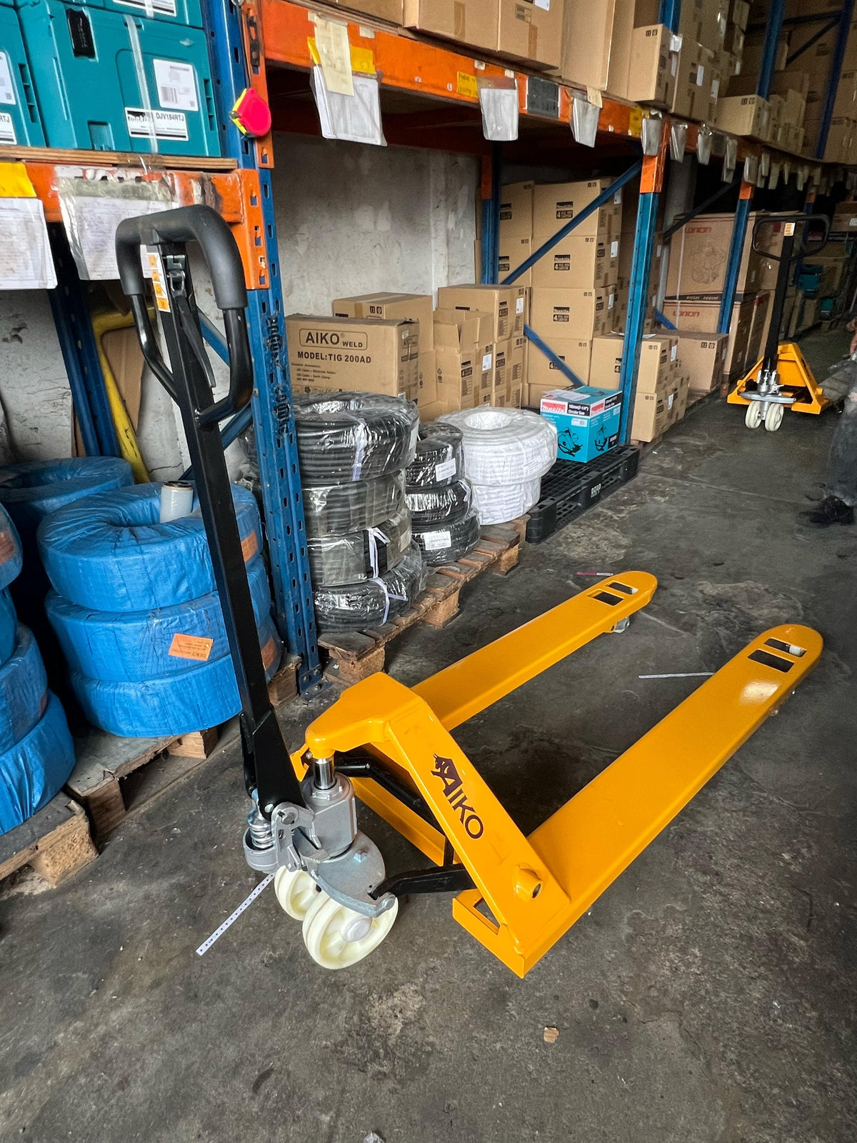 AIKO PALLET TRUCK 3T 685*1220*85MM SINGLE NYLON #BF | MODEL: PT-N3N-685