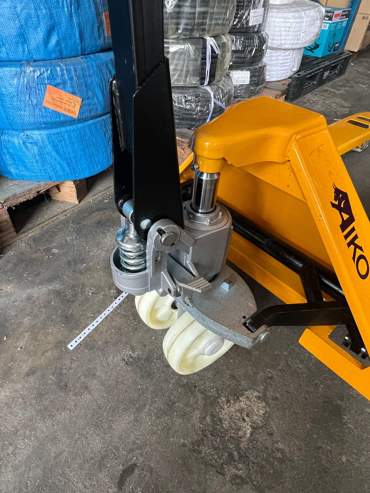 AIKO PALLET TRUCK 3T 685*1220*85MM SINGLE NYLON #BF | MODEL: PT-N3N-685