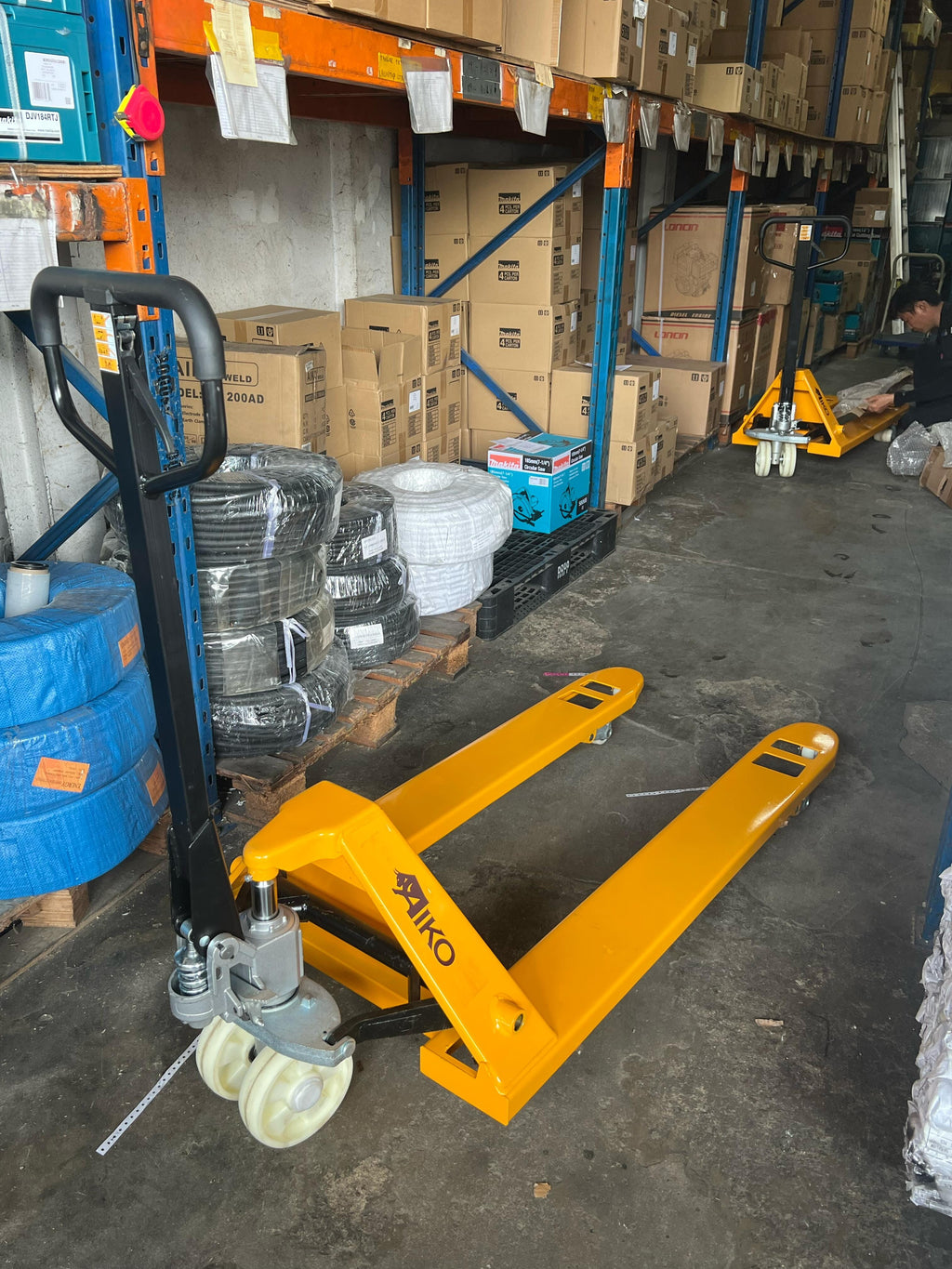 AIKO PALLET TRUCK 3T 685*1220*85MM SINGLE NYLON #BF | MODEL: PT-N3N-685