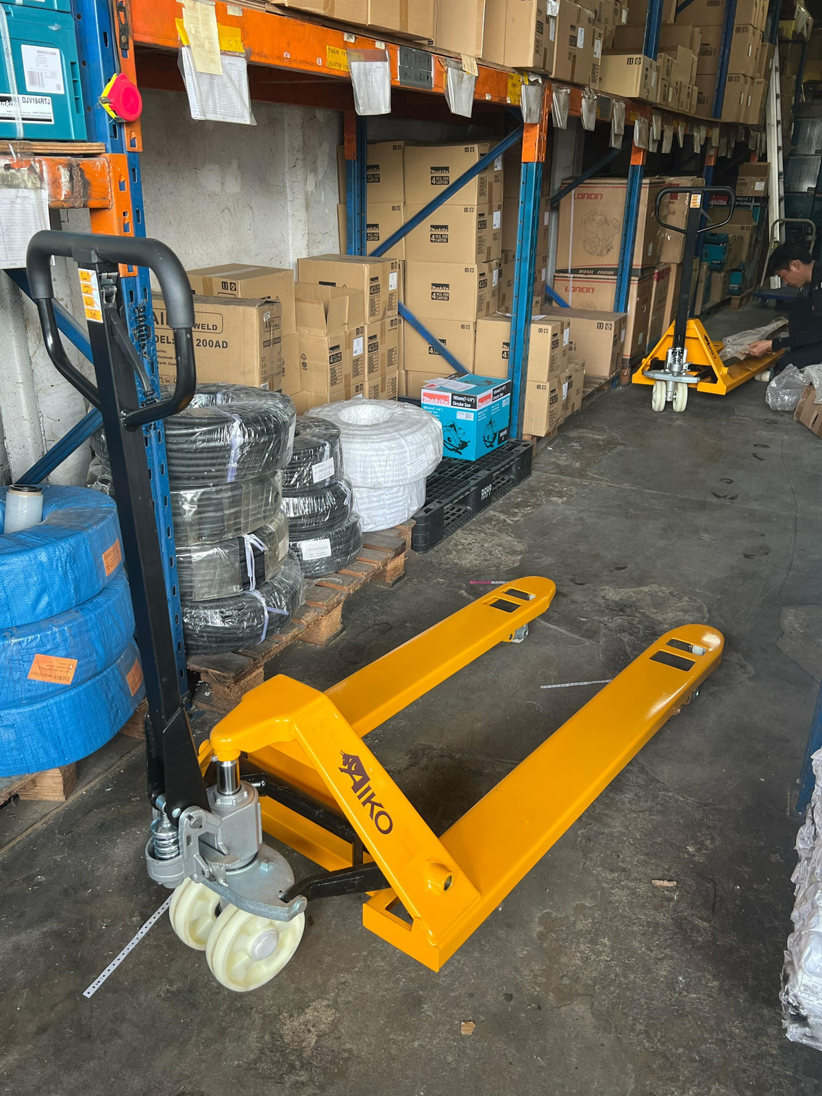 AIKO PALLET TRUCK 3T 685*1220*85MM SINGLE NYLON #BF | MODEL: PT-N3N-685
