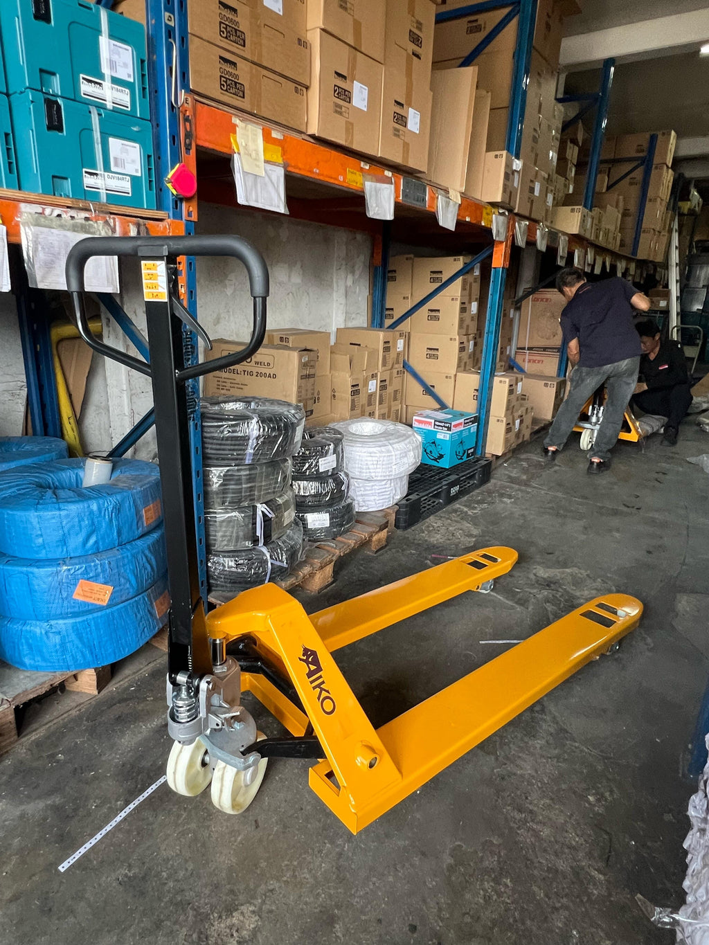 AIKO PALLET TRUCK 3T 685*1220*85MM SINGLE NYLON #BF | MODEL: PT-N3N-685