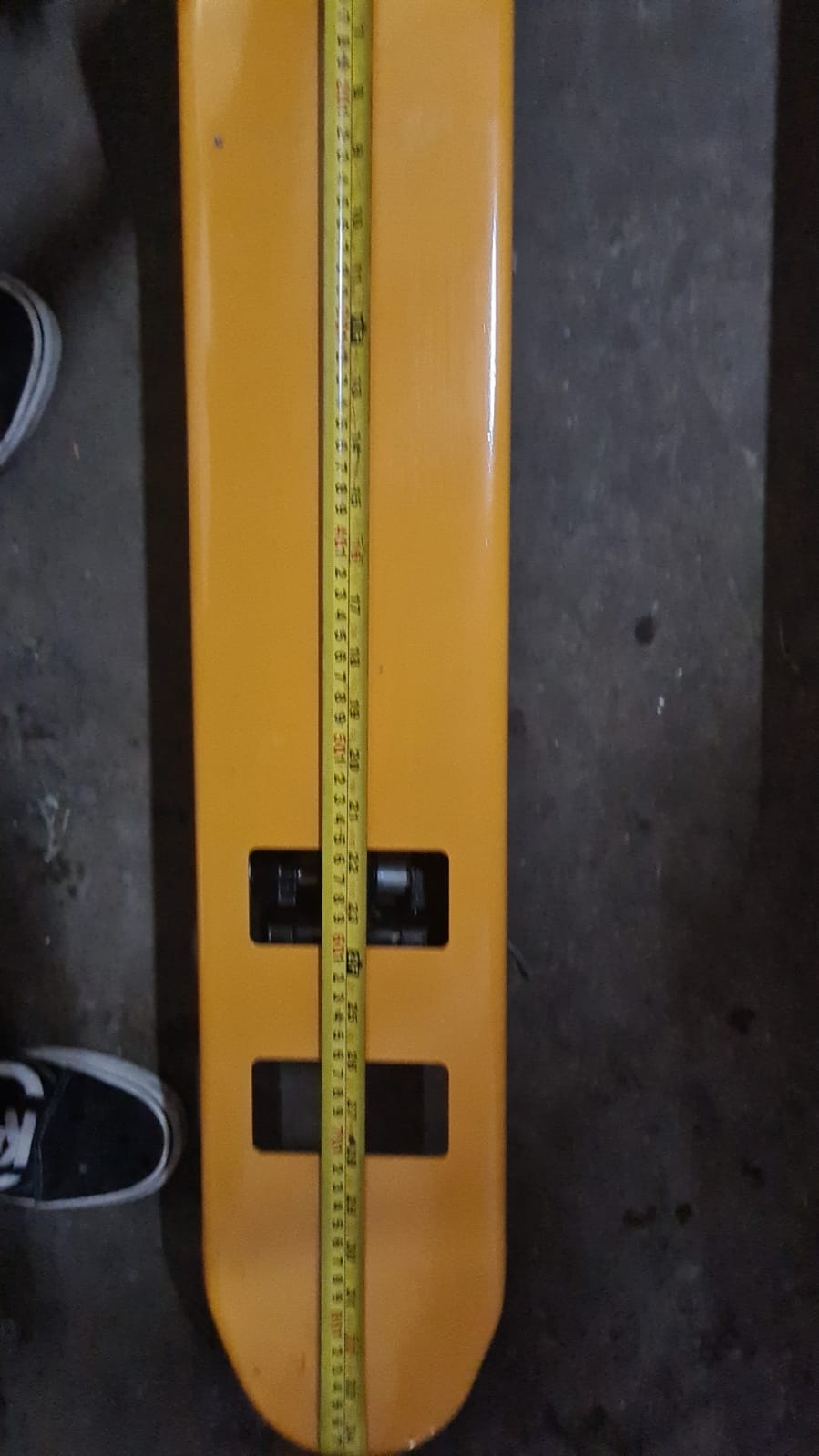 AIKO 2.5 TON, 540 X 900 MM, SINGLE NYLON SUPER SHORT HAND PALLET TRUCK | MODEL : PT-W2.5N-540/900