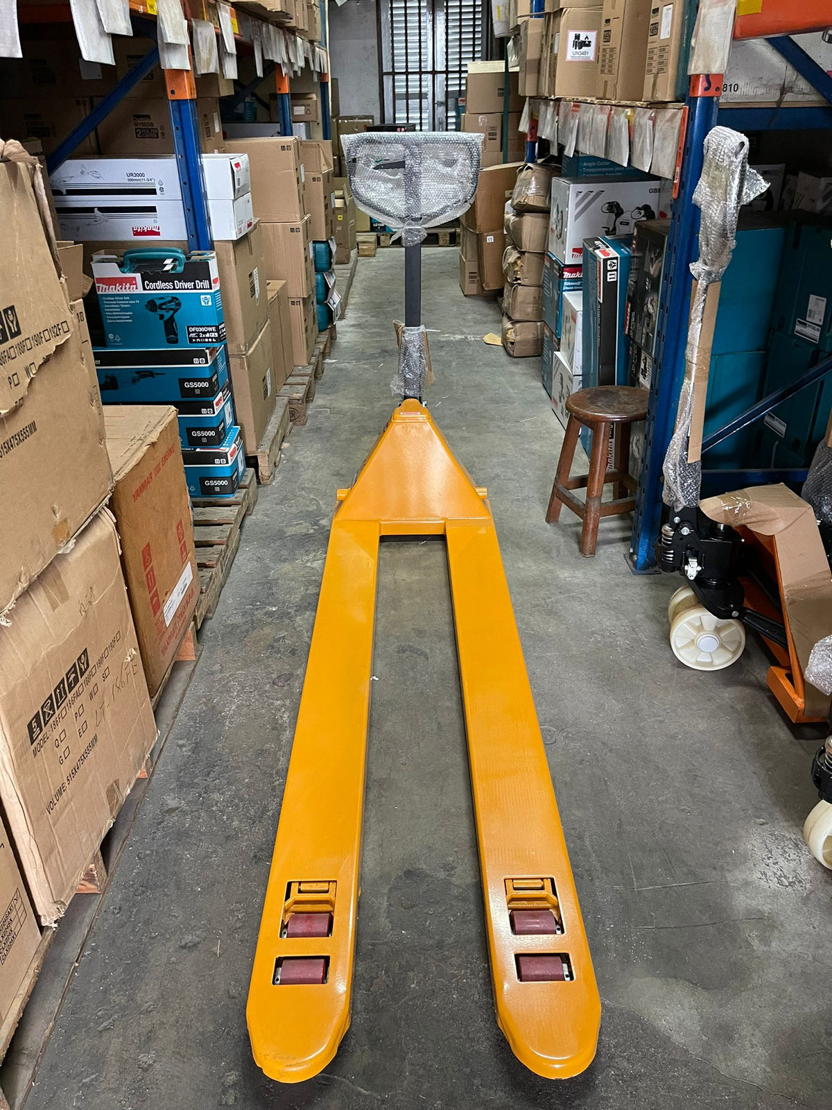 AIKO 3TON 540M X1800MM PALLET TRUCK DOUBLE PU WHEEL- LONG | MODEL : PT-W3P-54018-2