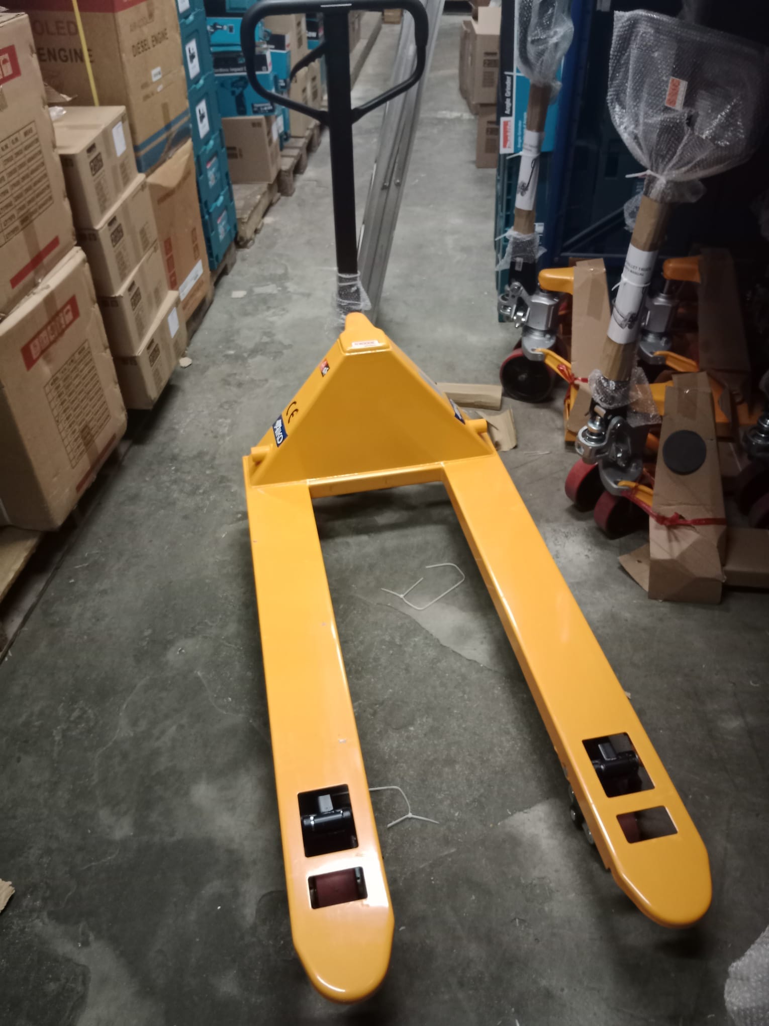 AIKO 3 TON PALLET TRUCK 3T 685*1220*85 DOUBLE PU WHEEL | MODEL : PT-W3P-685-2 Secondary image