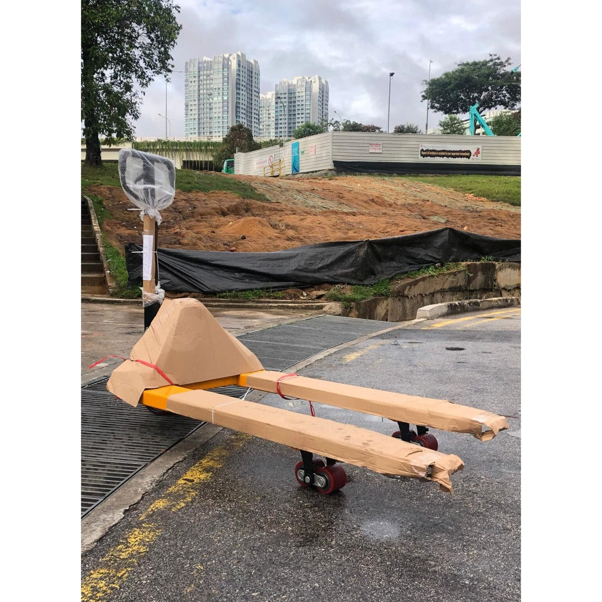 AIKO 3TON 685M X1800MM PALLET TRUCK DOUBLE PU WHEEL- LONG | MODEL : PT-W3P-68518-2 Main image
