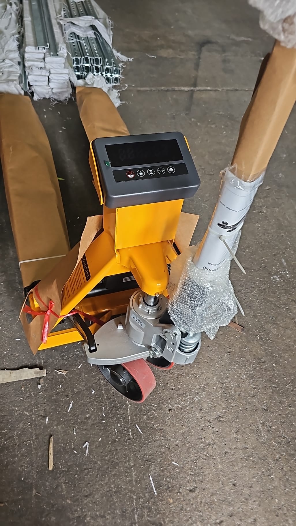 AIKO PALLET TRUCK 2TON 550*1150MM WITH WEIGHING SCALE DOUBLE PU WHEEL W/O PRINTER #WRZ-ES | MODEL: PT-WCW2-550