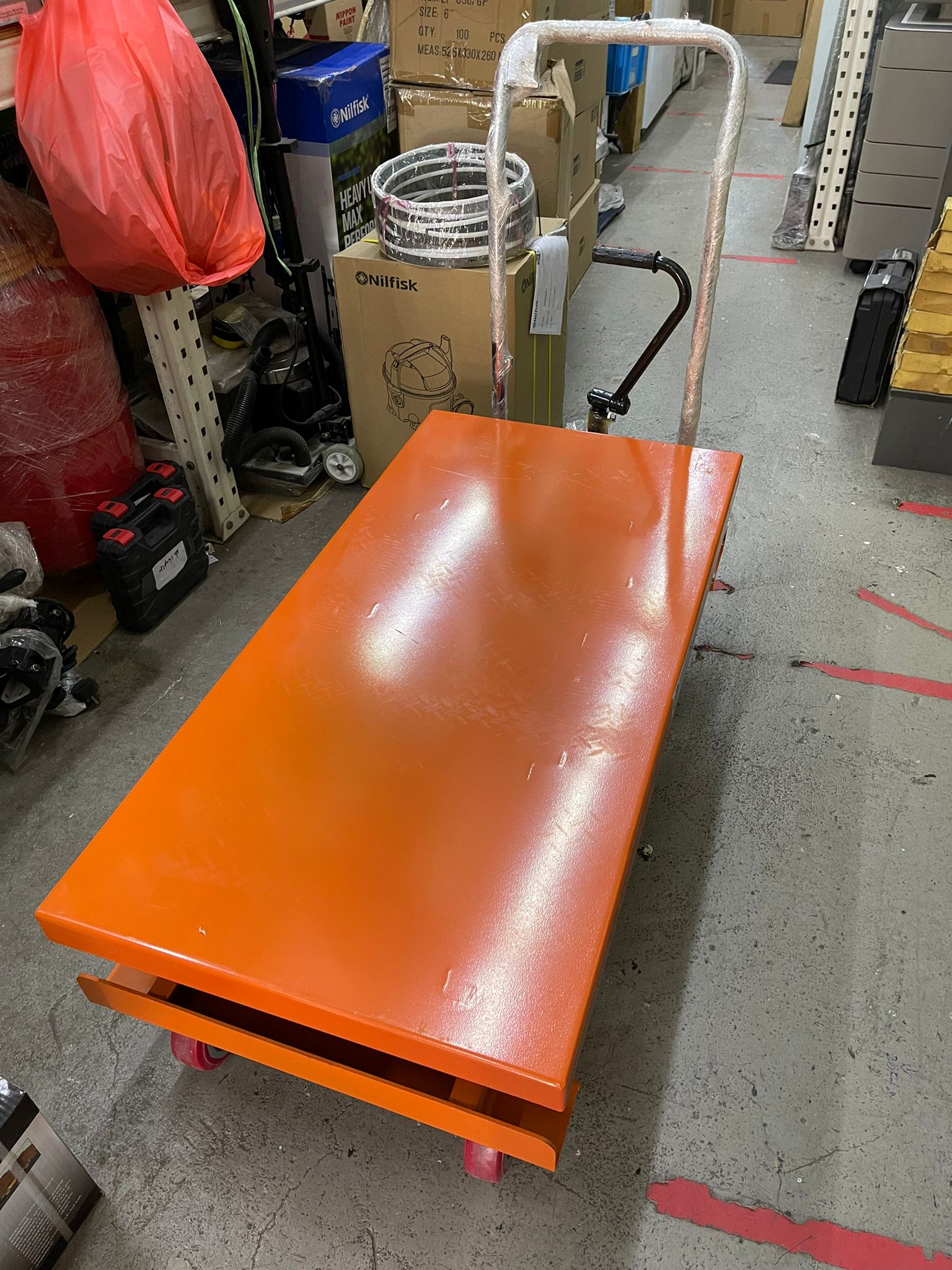 AIKO 800KG , 1500MM HYDRAULIC SCISSOR TABLE LIFT TRUCK | MODEL : PT-WP800-1.5M Secondary image