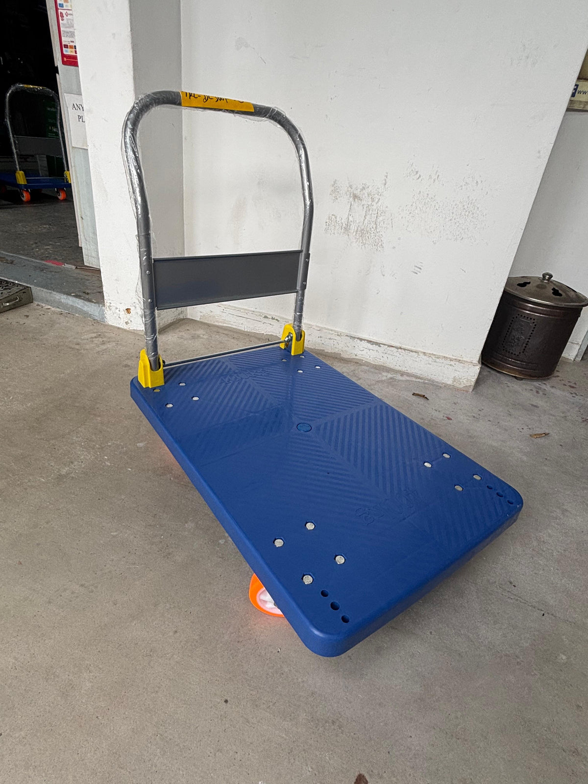 AIKO PVC BLUE TROLLEY 300KG WITH ORANGE WHEEL (2860071) | MODEL : TRL-DL300F-O