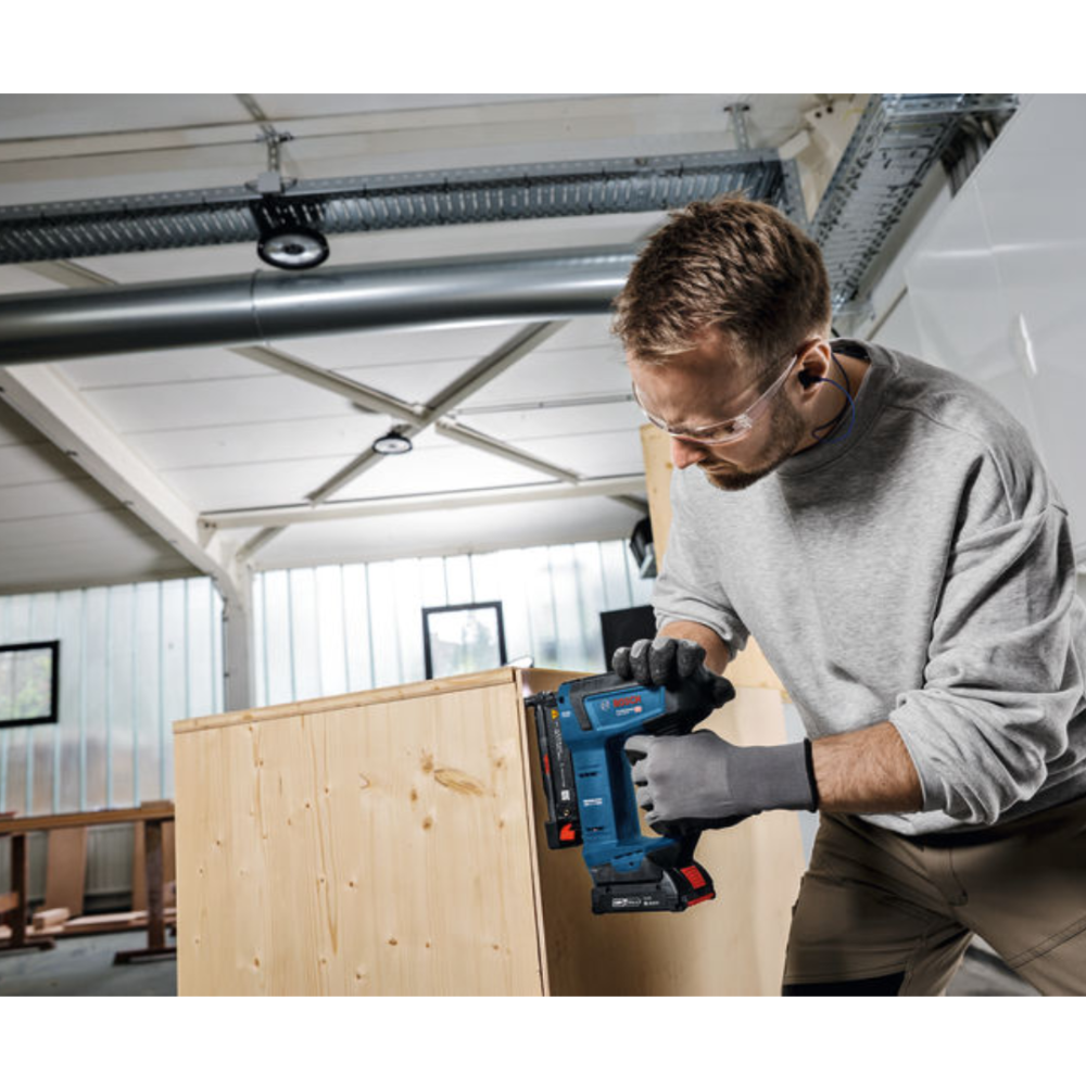 BOSCH GNH 18V-35 PRO CORDLESS WOOD NAILER