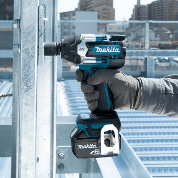 MAKITA DTW700 CORDLESS IMPACT WRENCH