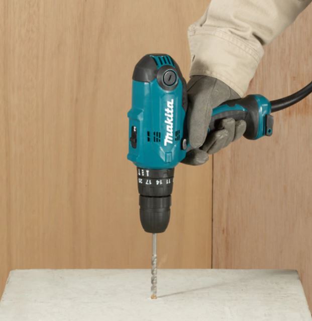 MAKITA HP0300 CORDED HAMMER DRIVER DRILL Secondary image