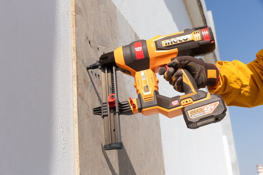 INGCO 42V BL CONCRETE NAILER W/27MM NAILS 2X2.0AH+CASE CCNLI420602