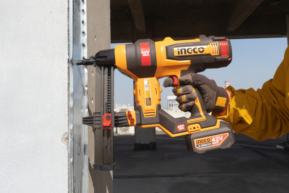 INGCO 42V BL CONCRETE NAILER W/27MM NAILS 2X2.0AH+CASE CCNLI420602