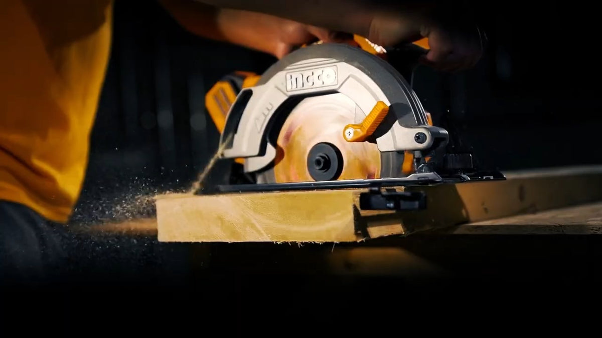 INGCO 20V BRUSHLESS CIRCULAR SAW 185MM 1X5.0AH + CHARGER CSLI18513