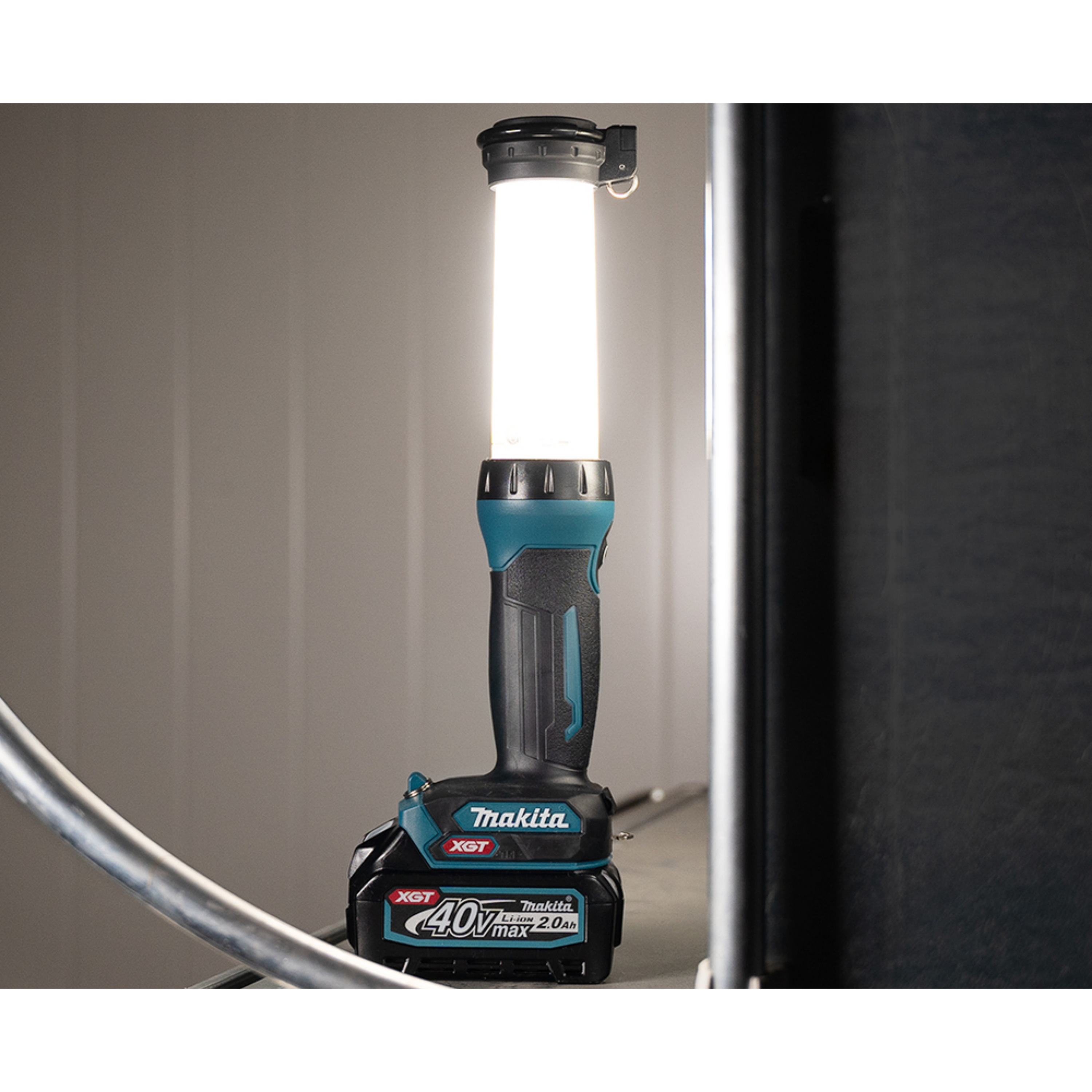 MAKITA ML002G, 40V CORDLESS LED WORKLIGHT WITH USB PORT, 710 LUMENS