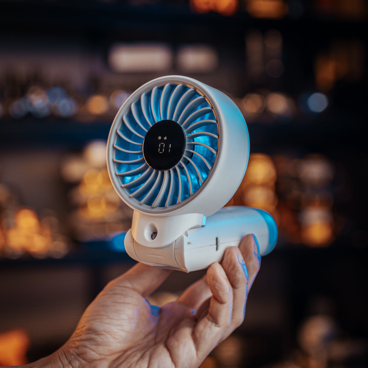 NITECORE IZZCOOL 30 (WHITE) - FOLDABLE AIR CONDITIONER FAN (3,500MAH) Secondary image