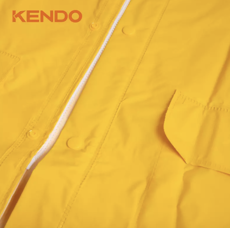 KENDO RAINCOAT WITH ZIPPER AND POCKETS