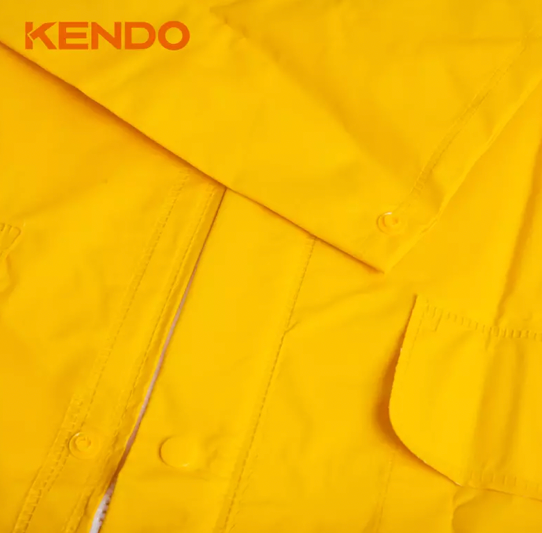 KENDO RAINCOAT WITH ZIPPER AND POCKETS