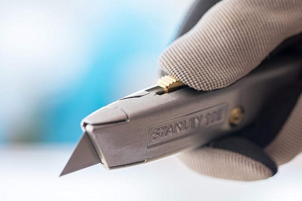 STANLEY 6" CLASSIC 99E RETRACTABLE UTILITY KNIFE, 10-099 Secondary image