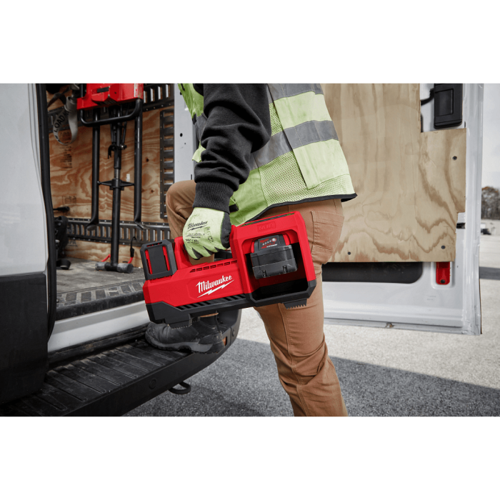 MILWAUKEE M18 BI-0 APJ M18™ 10.3 Bar / 150 PSI Inflator (BARE UNIT)