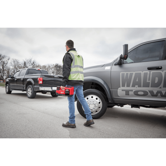 MILWAUKEE M18 BI-0 APJ M18™ 10.3 Bar / 150 PSI Inflator (BARE UNIT)