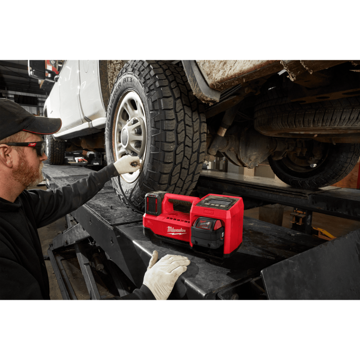MILWAUKEE M18 BI-0 APJ M18™ 10.3 Bar / 150 PSI Inflator (BARE UNIT)