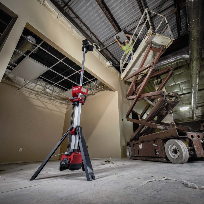 MILWAUKEE M18 HOSALC-0 ASIA M18™ 6000 Max Lumens High Output Stand Area Light / Charger (BARE UNIT)